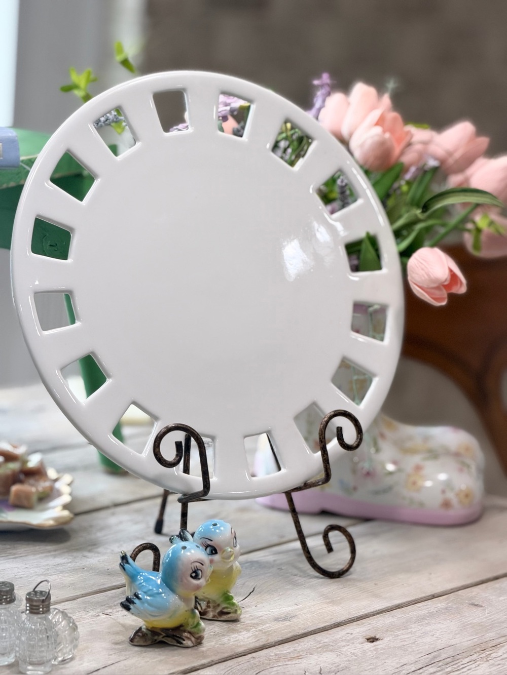 Souther Living White Decorative Platter & Stand. Cutout Border | Ribbon |Retired
